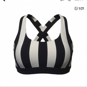 Lululemon Run: Stuff Your Bra II
Straightup Stripe Black Angel Wing Sz 8